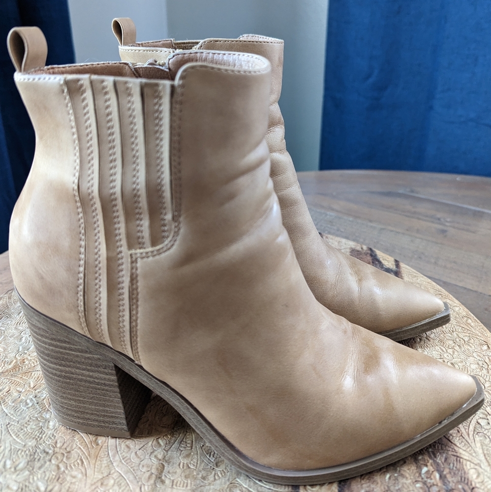 Universal Thread Whitney Boots, Tan, Woman's size 8